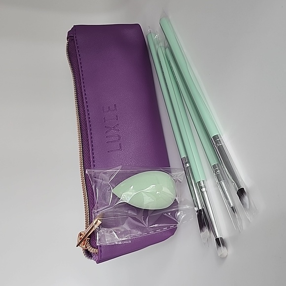 LUXIE FLORALS BRUSH SET - 5 Piece Set - Picture 1 of 12